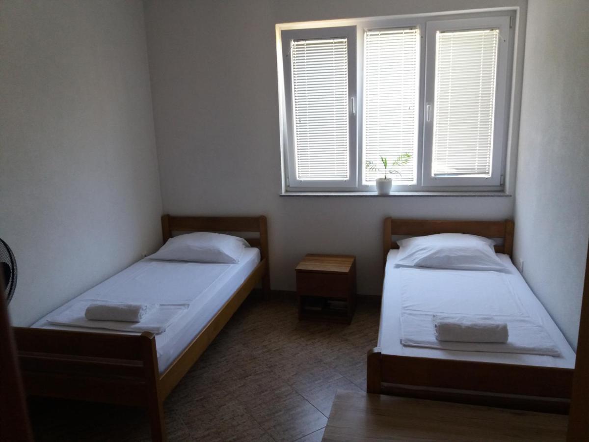 4 Bedroom Apartment In Tisno Exterior foto